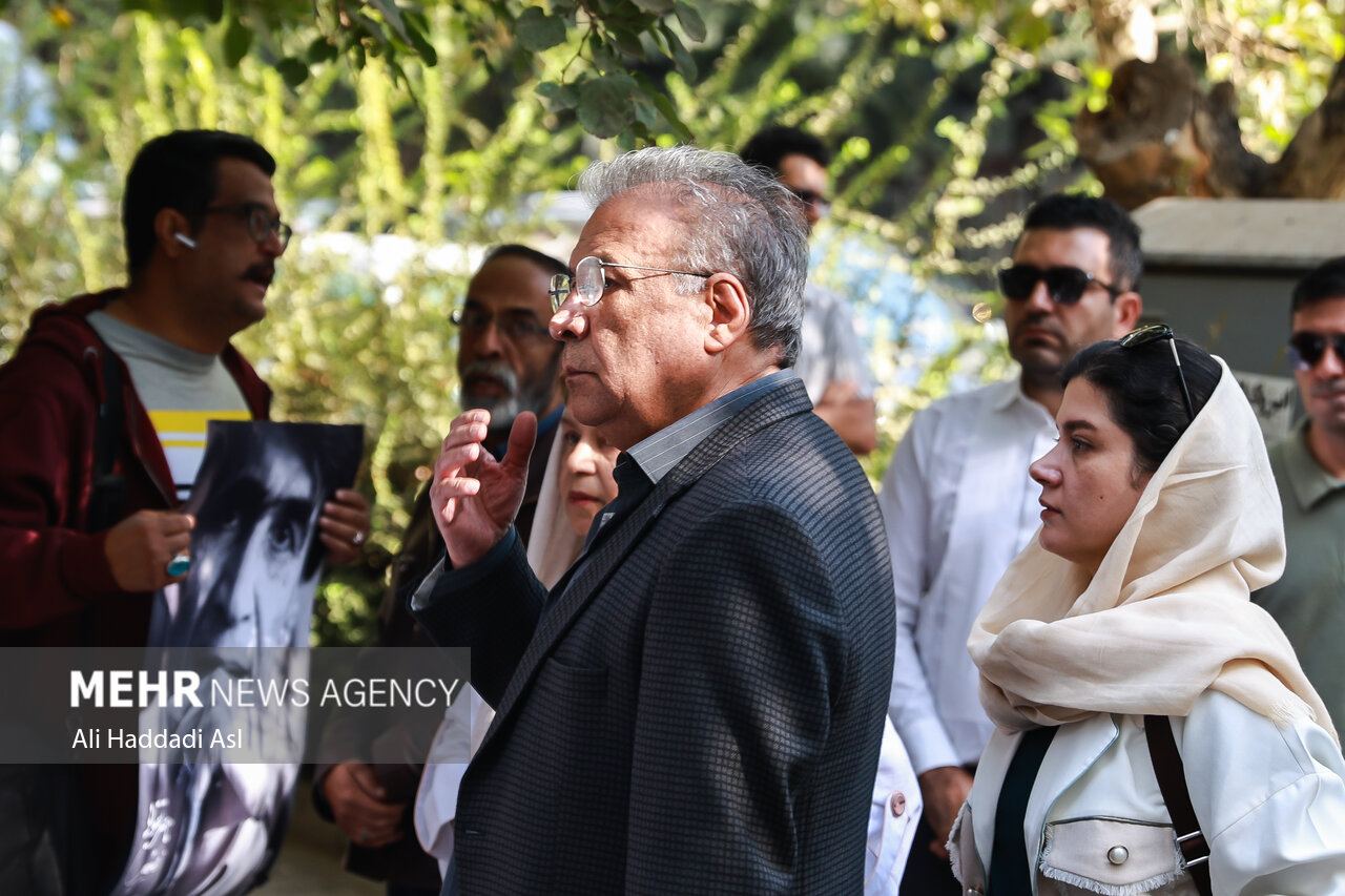 تصاویر مراسم تشییع پیکر ناصر تقوایی