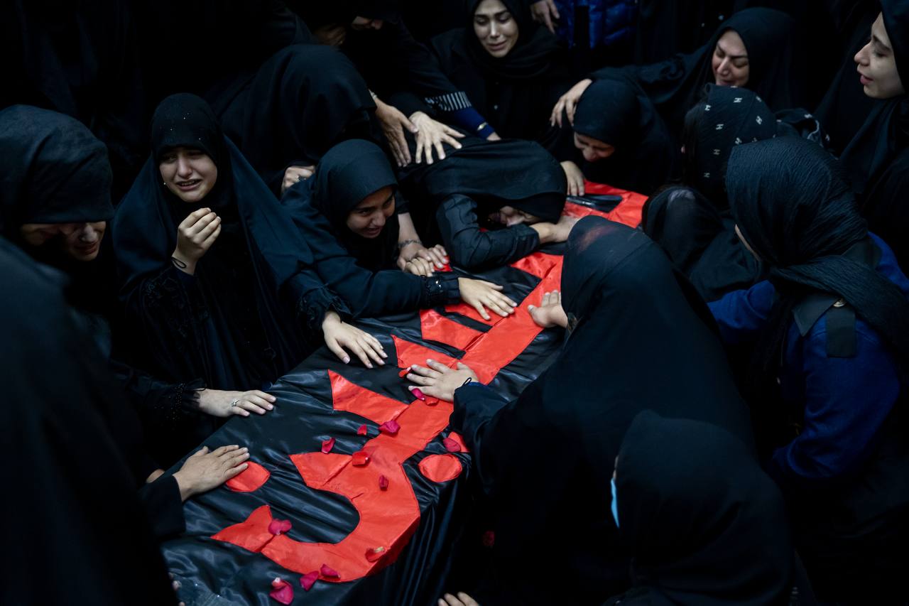 حضور‌ قالیباف در مراسم تشییع همسر و فرزند سقاب اصفهانی 