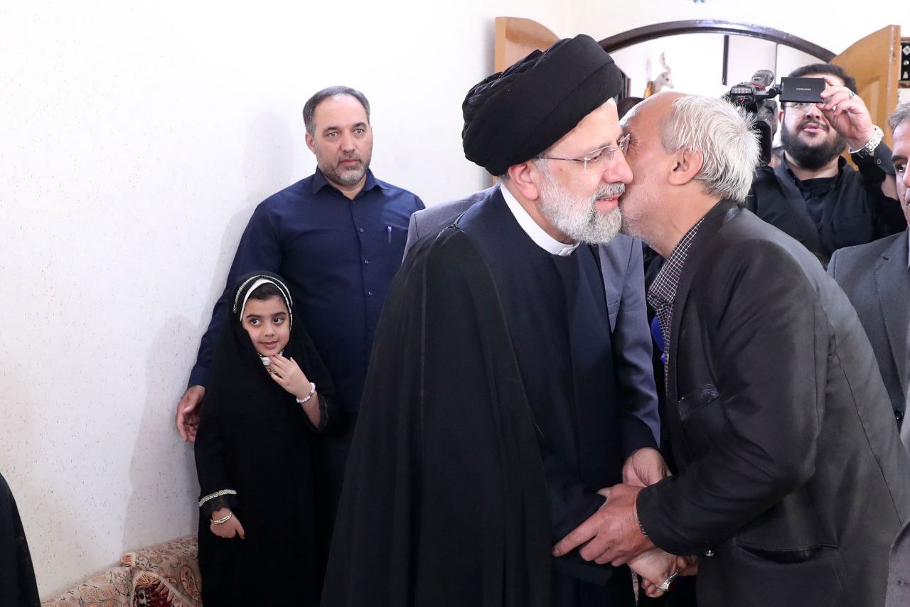  رئیسی در جمع خانواده شهدای محله جوادیه بجنورد