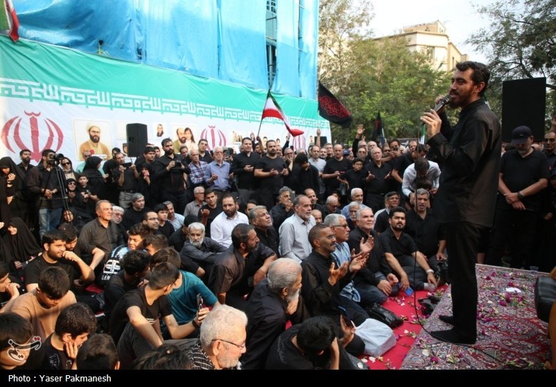 مداحی مهدی رسولی در یک محله خاص