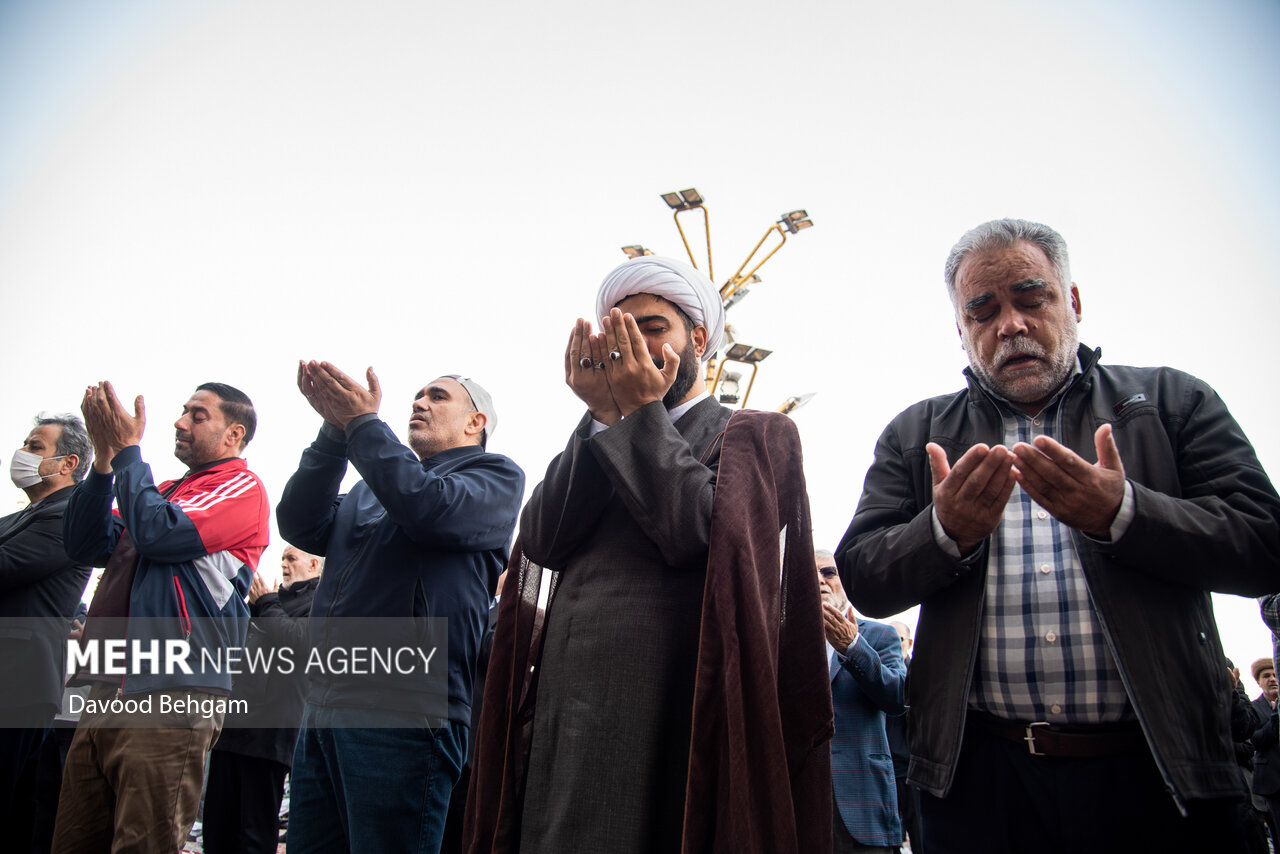  اقامه نماز طلب باران در حرم مطهر امام رضا (ع)