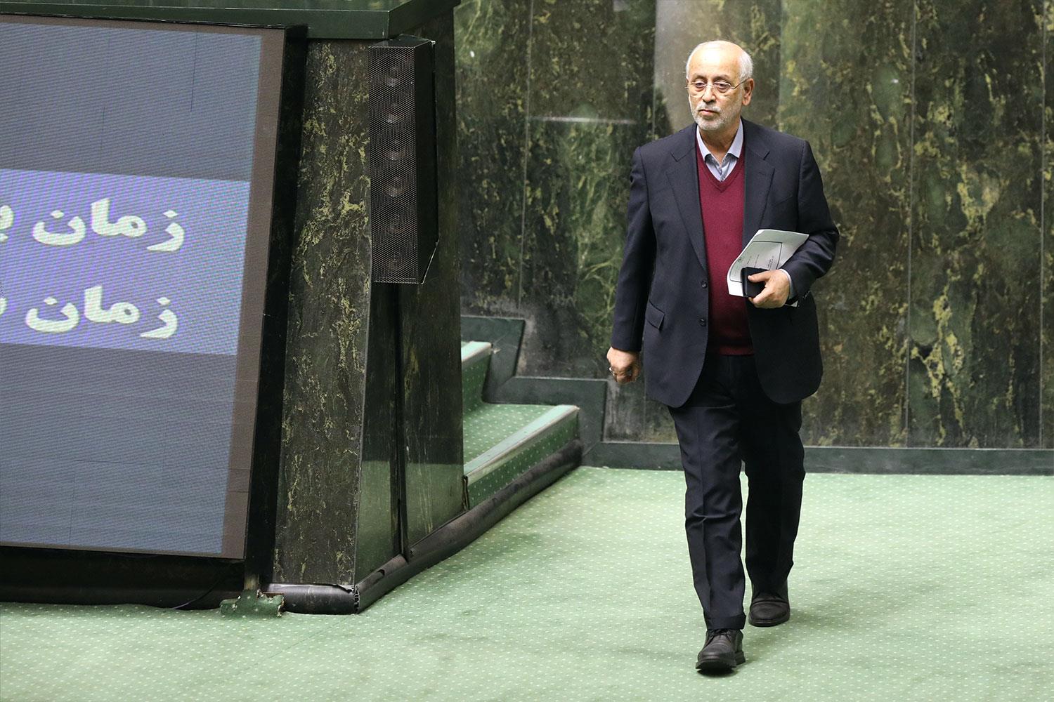 نشست علنی مجلس با حضور وزیر صمت و رئیس‌کل بانک مرکزی