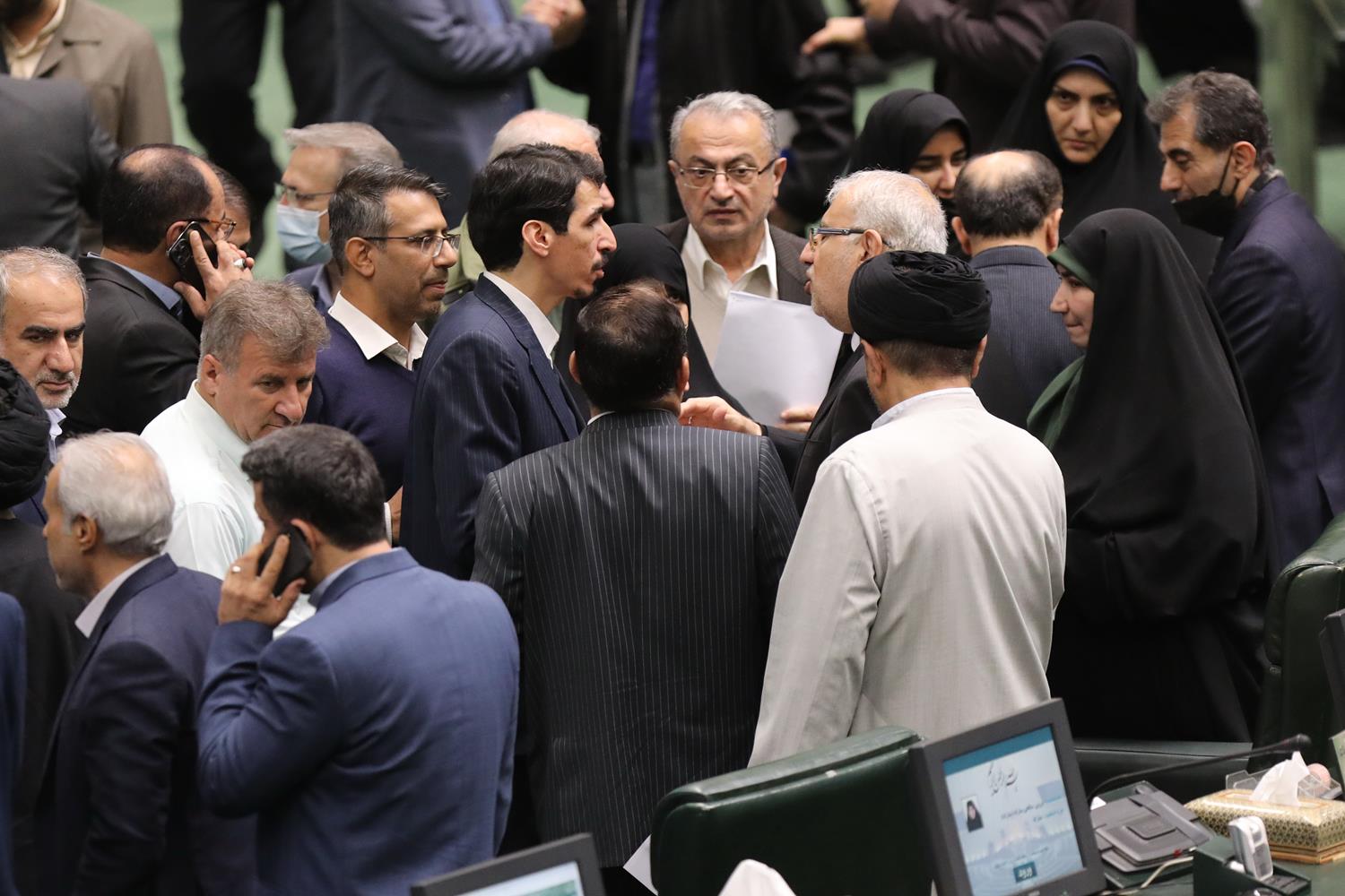 حضور وزرای نفت و صمت در صحن علنی مجلس ۱۱ بهمن