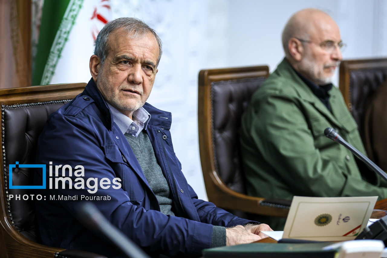 جلسه شورای عالی انقلاب فرهنگی