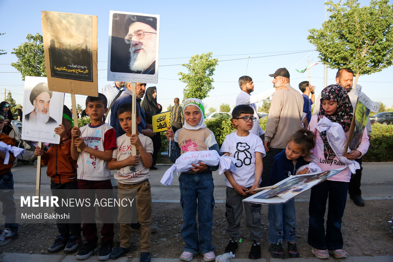 راهپیمایی «انا علی العهد» در طریق المهدی قم