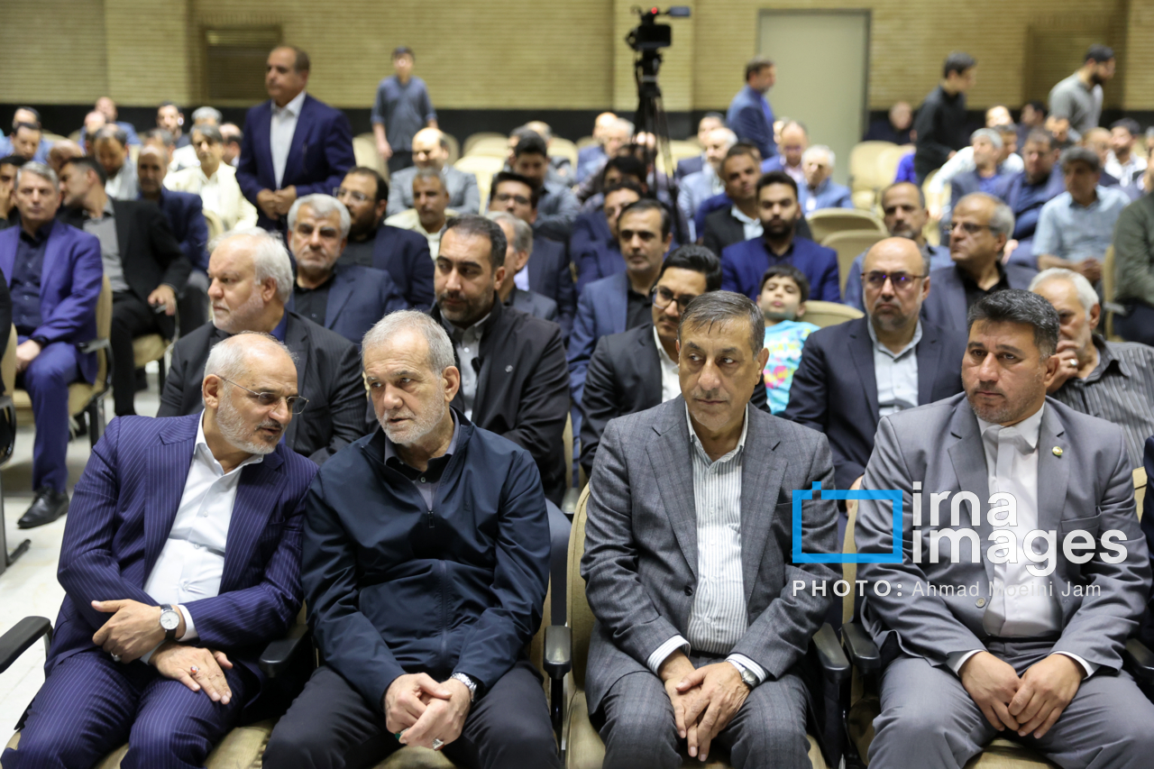 حضور پزشکیان در مراسم ترحیم مادر معاون ارتباطات دفتر رئیس جمهور