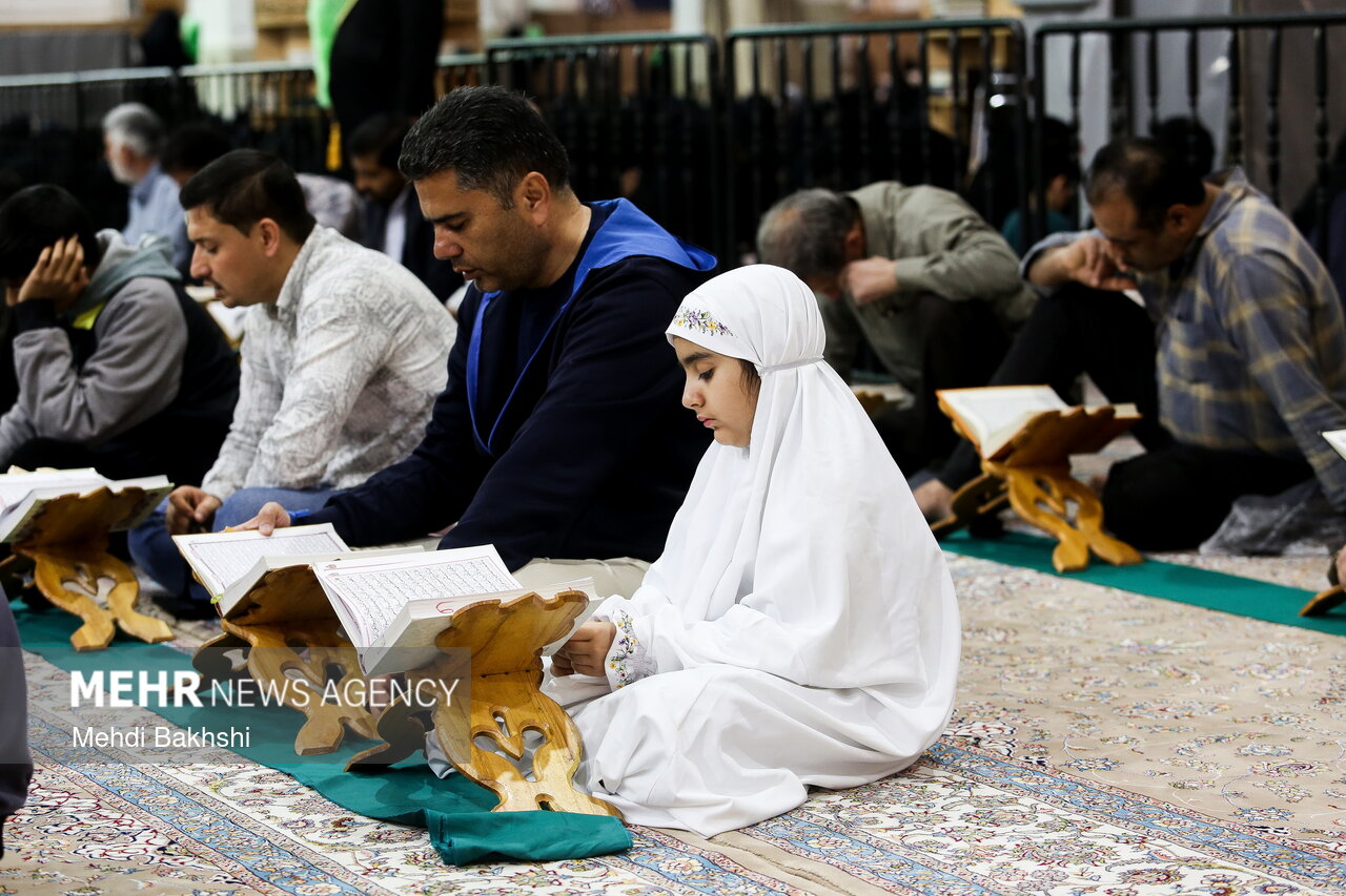 ترتیل‌خوانی قرآن در حرم حضرت معصومه(س)