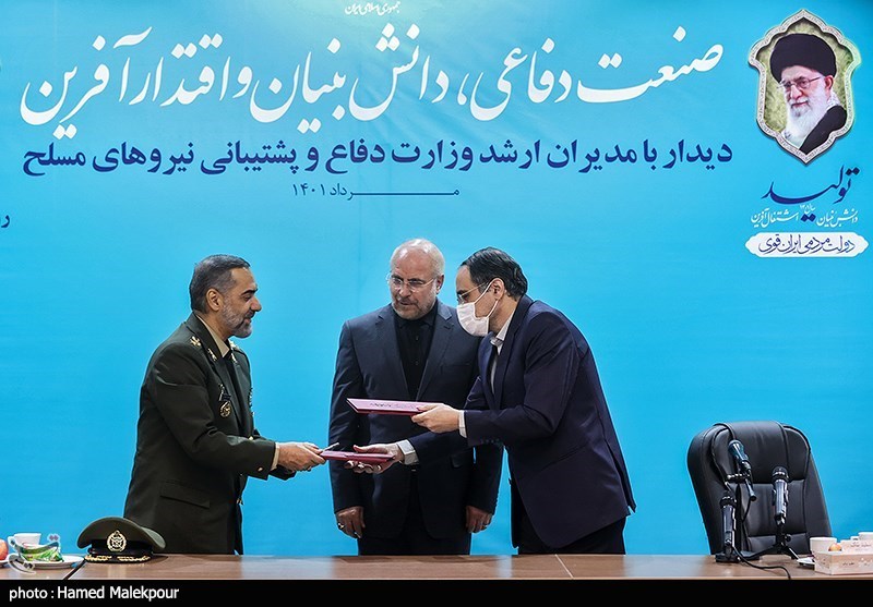  بازدید قالیباف از نمایشگاه صنایع دفاعی وزارت دفاع