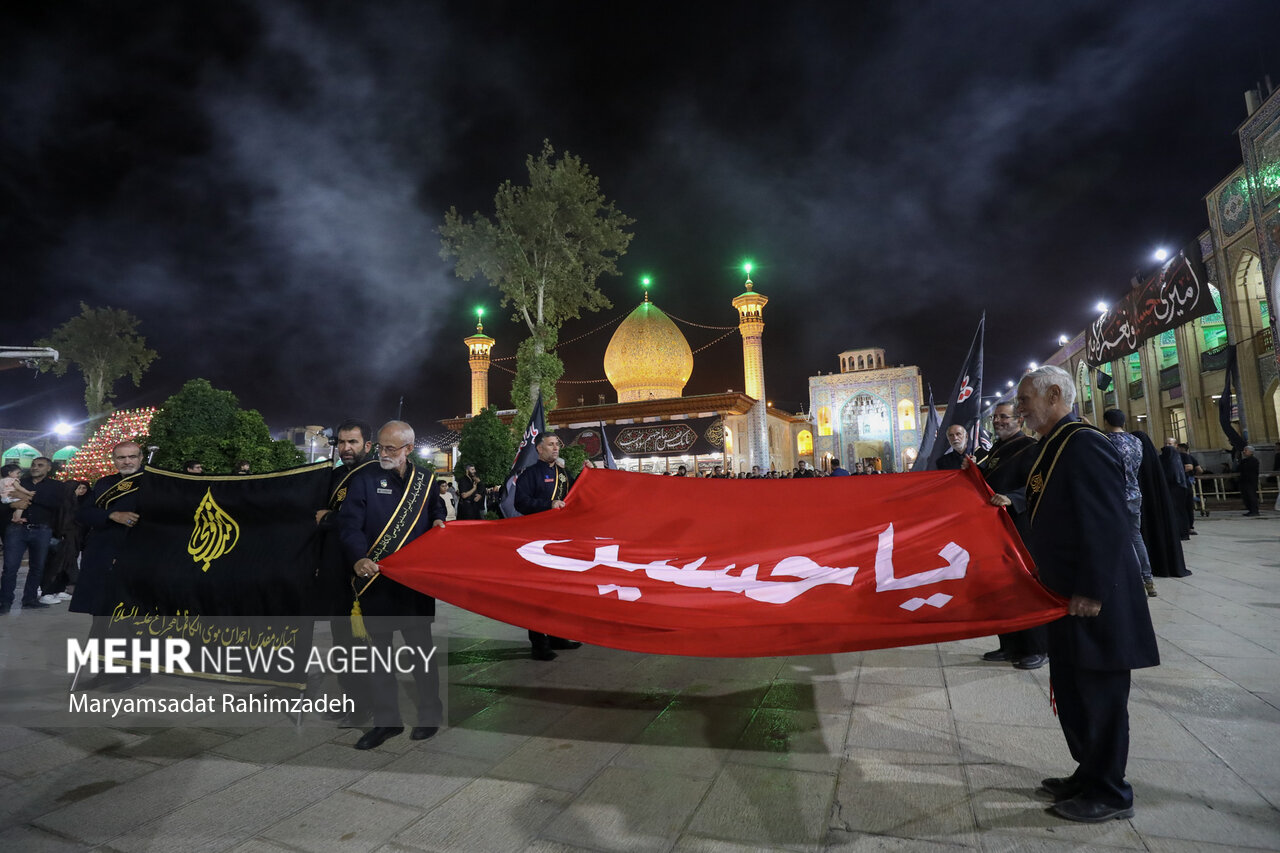 لاله گردانی در حرم شاهچراغ 