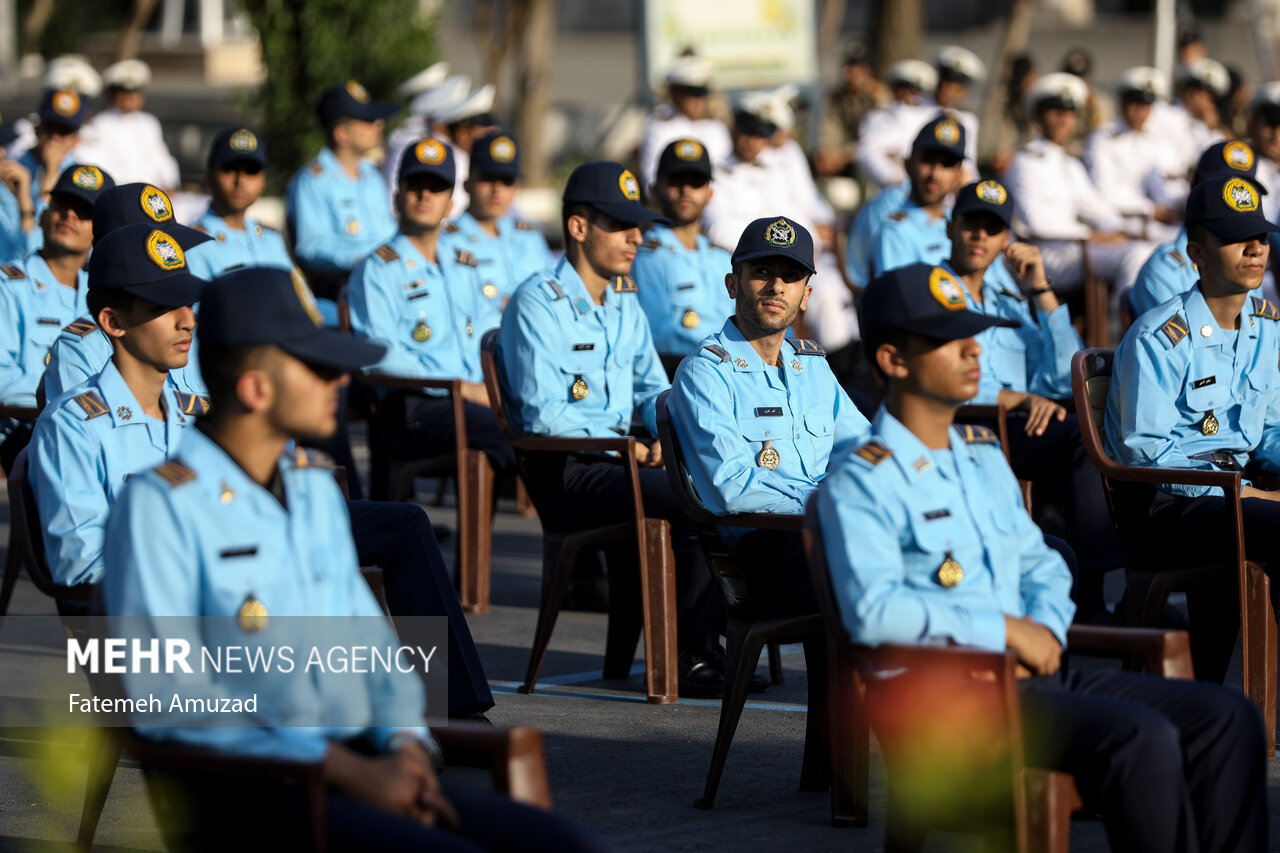 سالروز اهدای پرچم و نشان توسط فرماندهی معظم کل قوا به ارتش