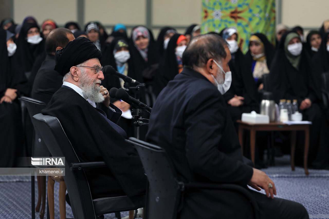  دیدار جمعی از شاعران با رهبر انقلاب