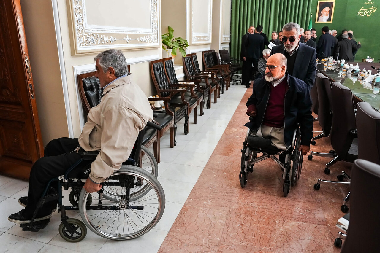 دیدار جمعی از جانبازان و ایثارگران با قالیباف