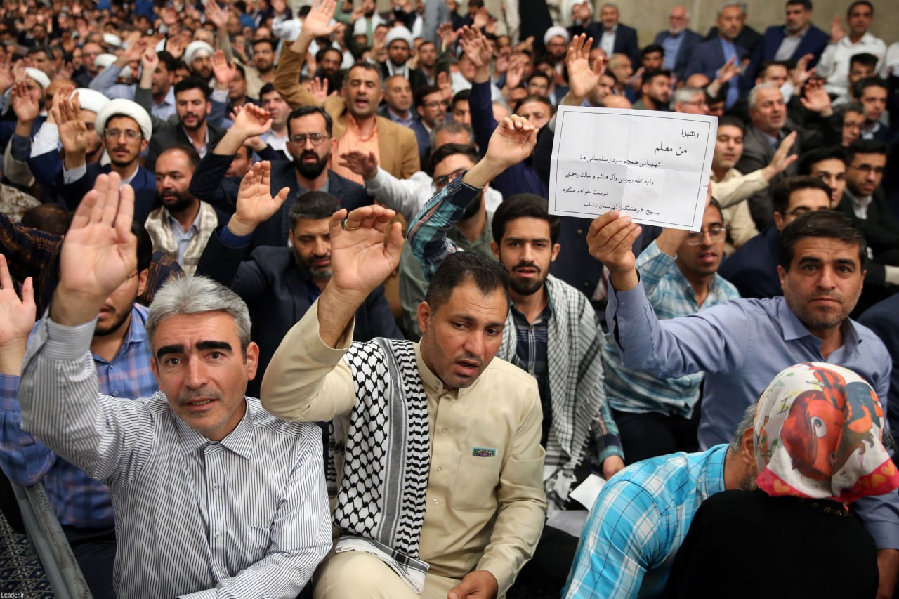 دیدار هزاران نفر از معلمان با رهبر انقلاب