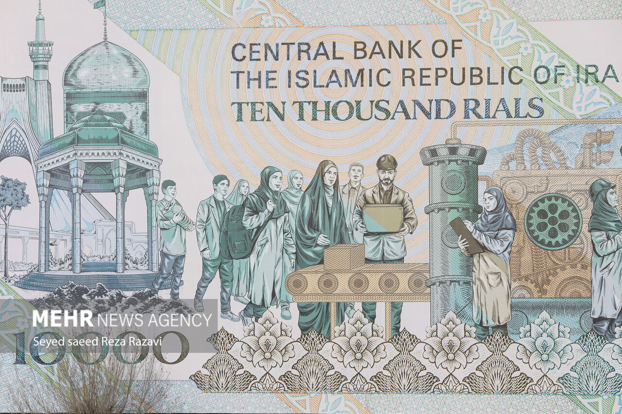 رونمایی از طرح جدید دیوارنگاره میدان انقلاب