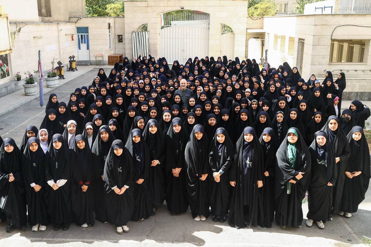 قالیباف در مدرسه دخترانه فاطمیون تهران
