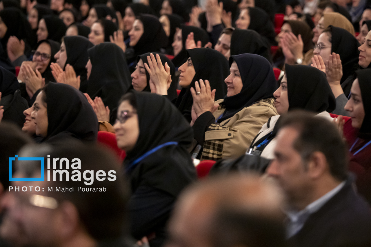 حضور پزشکیان در مراسم ملی بزرگداشت روز کتاب 