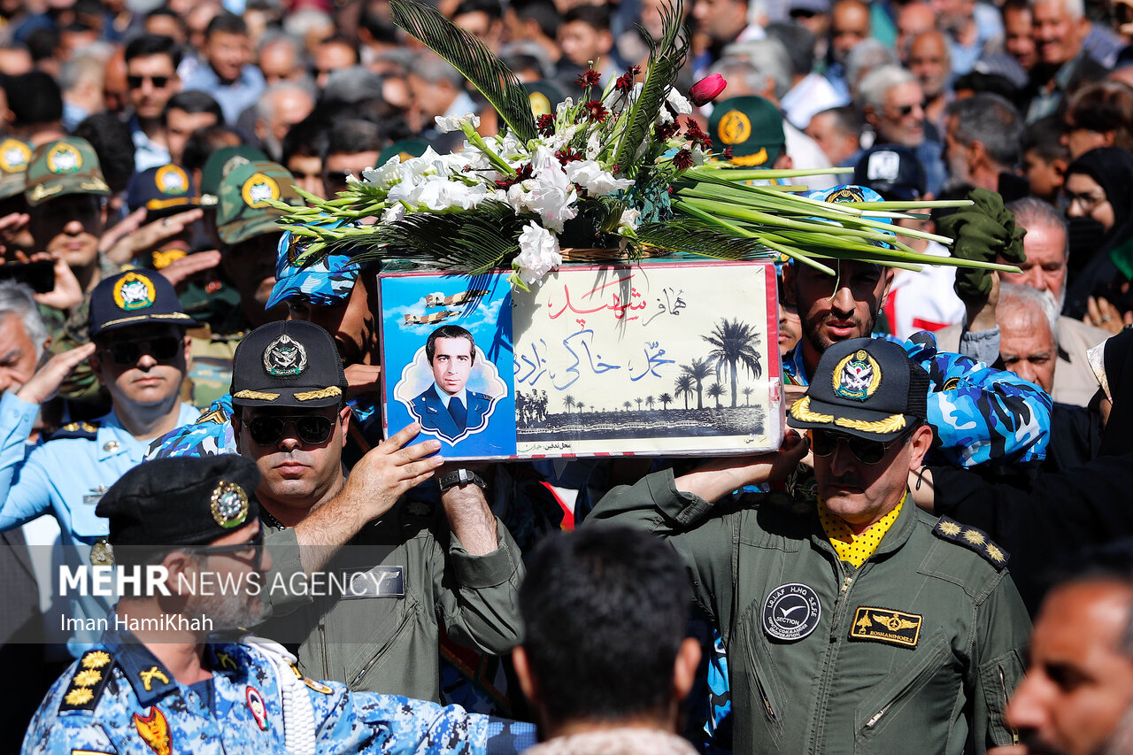 تشییع همافر شهید «محمد خاکی‌زاده» در همدان