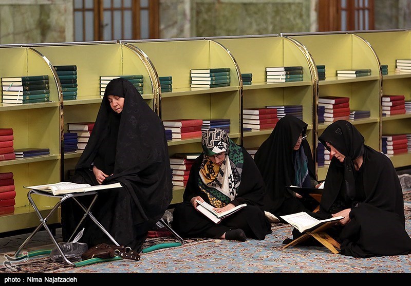 جزء خوانی قرآن کریم در حرم مطهر رضوی
