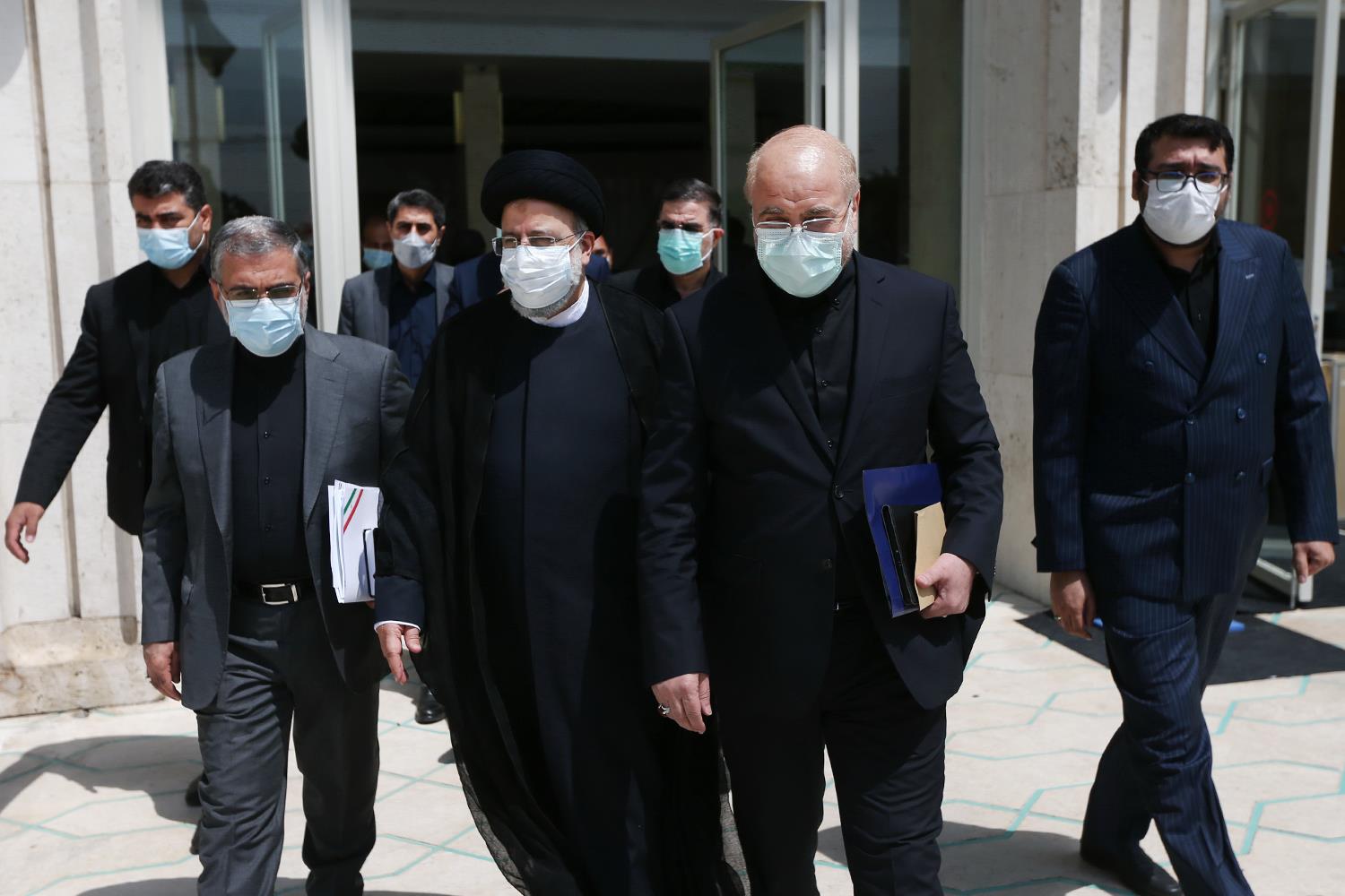 حاشیه های روز اول حضور رئیس جمهور و وزرای پیشنهادی در مجلس