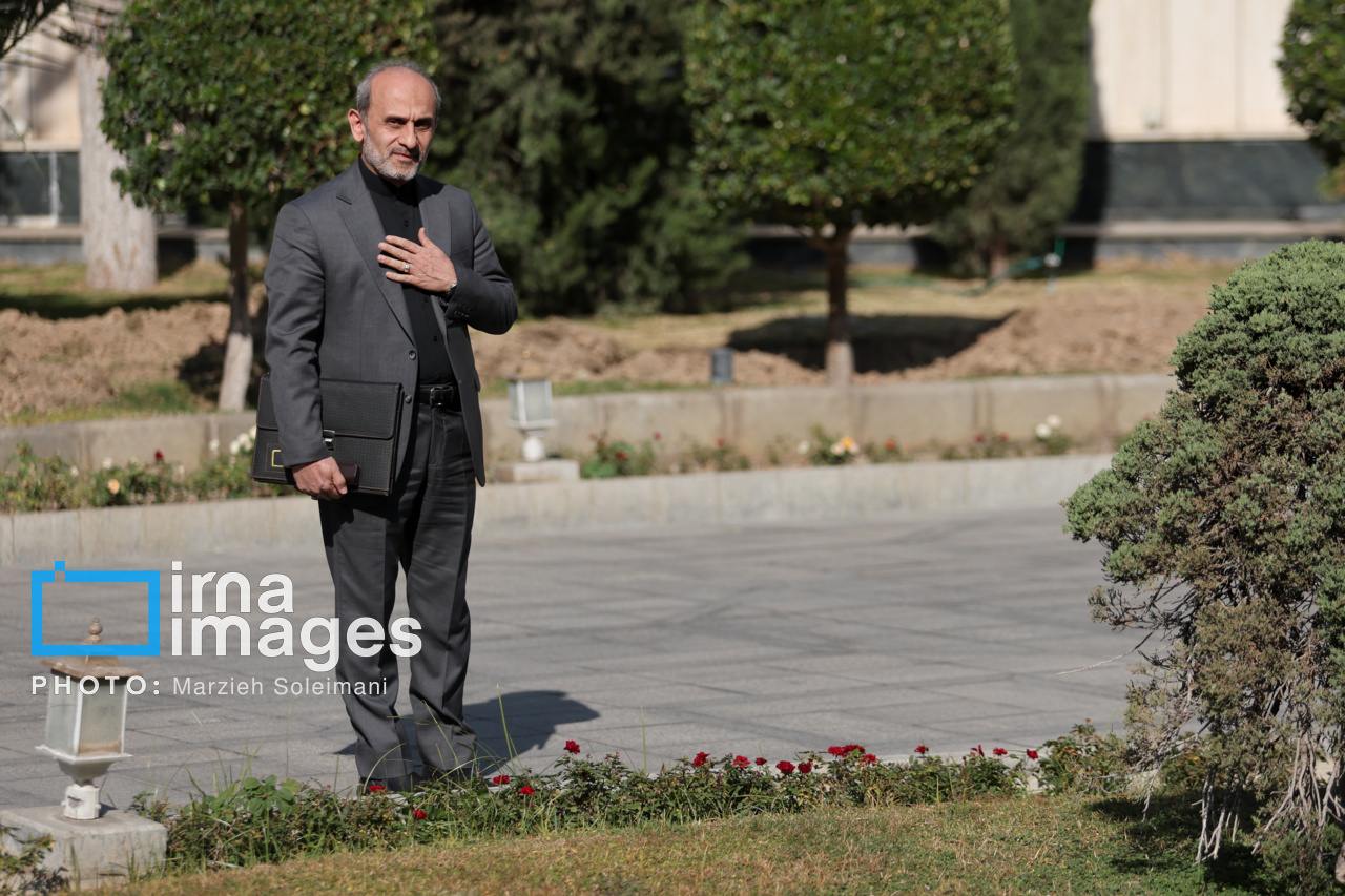 اعضای هیأت دولت در جمع خبرنگاران