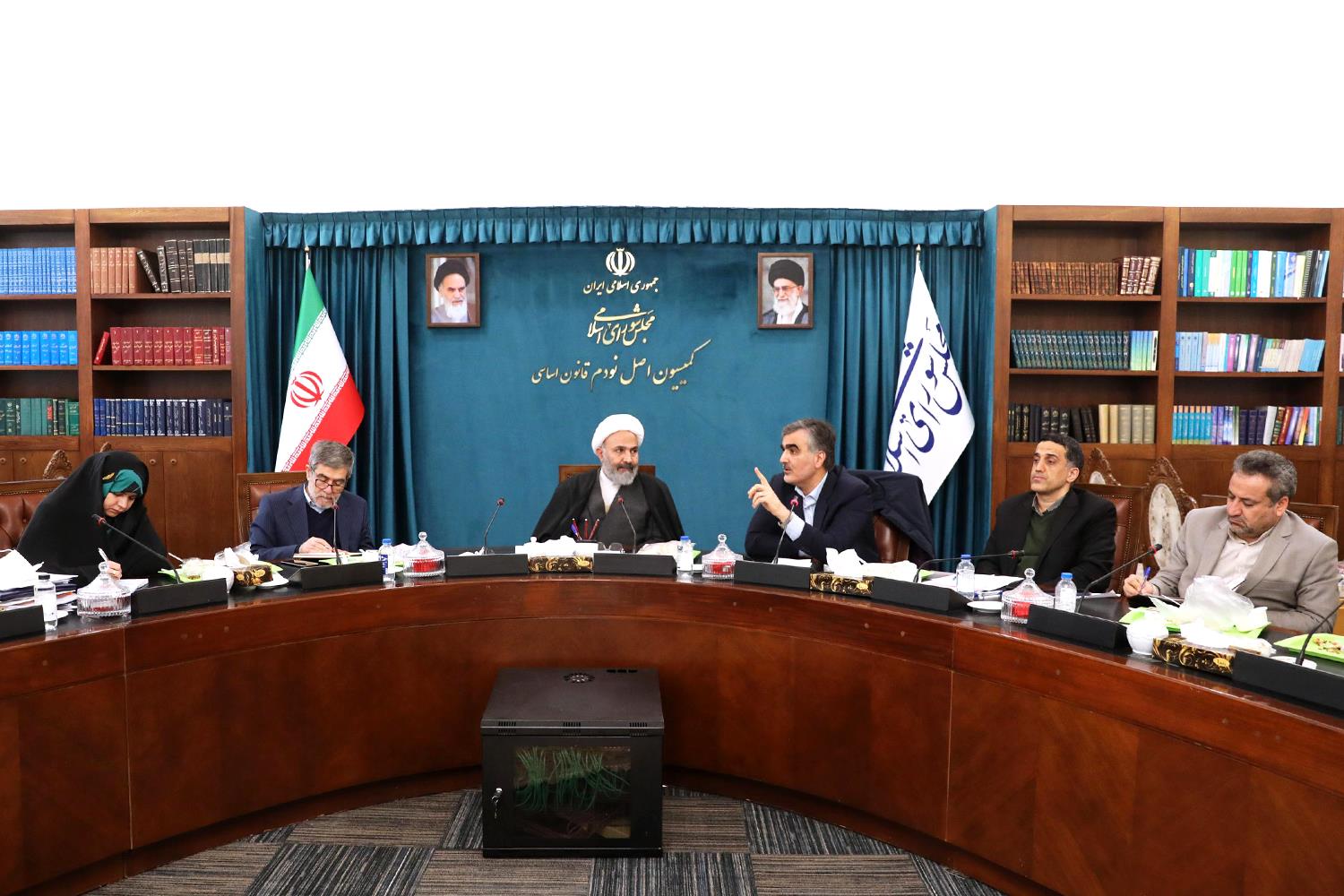 نشست کمیسیون اصل۹۰ مجلس با حضور فرزین