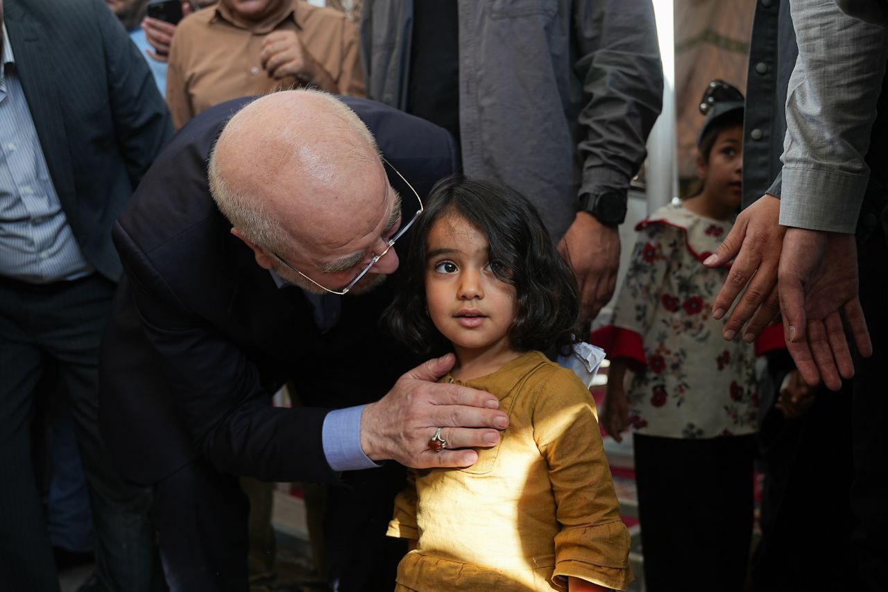 بر سر مزار مرد میدان، سپهبد شهید حاج‌قاسم سلیمانی، و شهید حسین پورجعفری