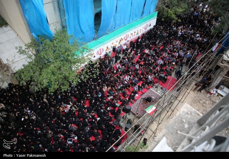 مداحی مهدی رسولی در یک محله خاص