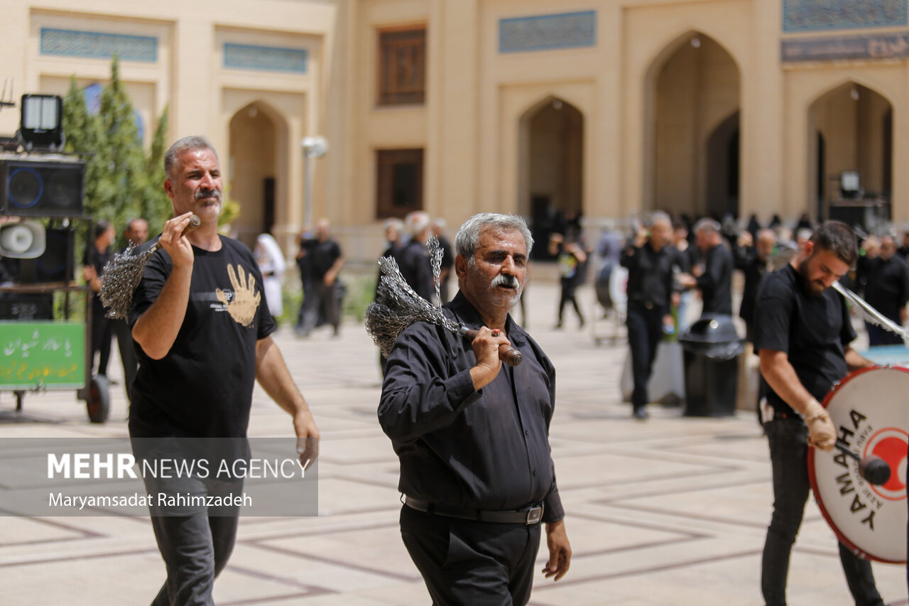 عزاداری عاشورای حسینی در حرم شاهچراغ (ع)