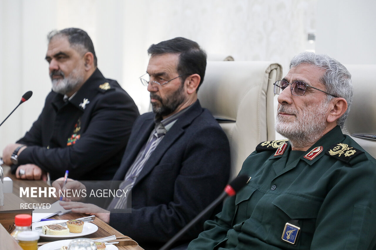 دیدار صمیمانه فرماندهان ارتش با سپاه