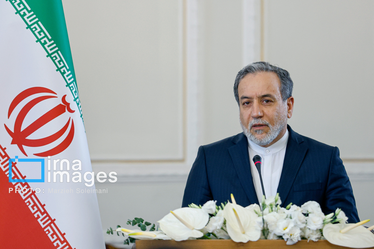 رونمایی از سردیس شهید امیرعبداللهیان در وزارت خارجه