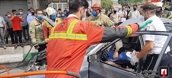 تصادف هولناک خودروی پراید در شهرک ولیعصر