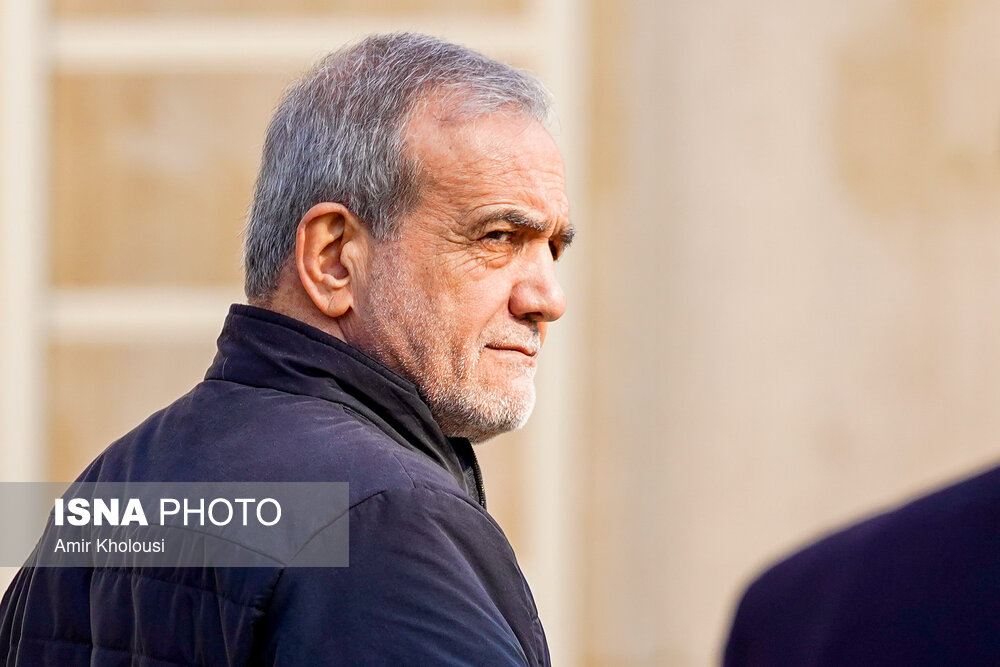 اعضای هیئت دولت در جمع خبرنگاران