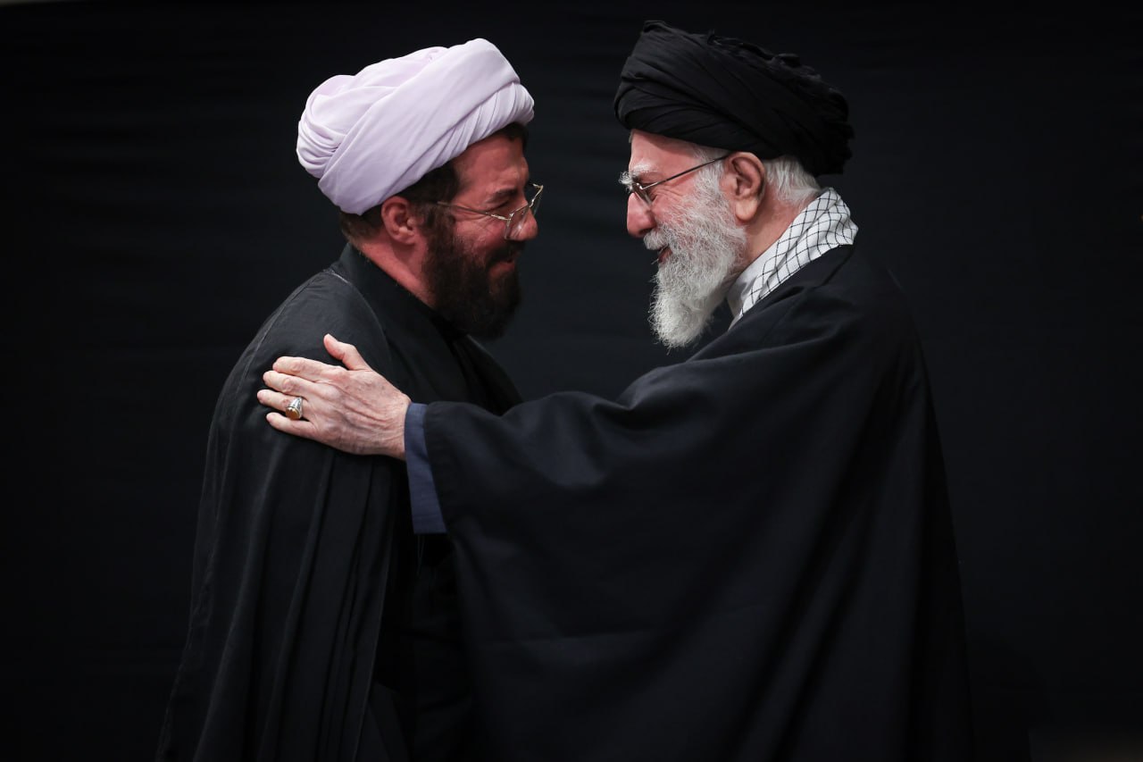 تصاویری از مراسم عزاداری با حضور رهبری