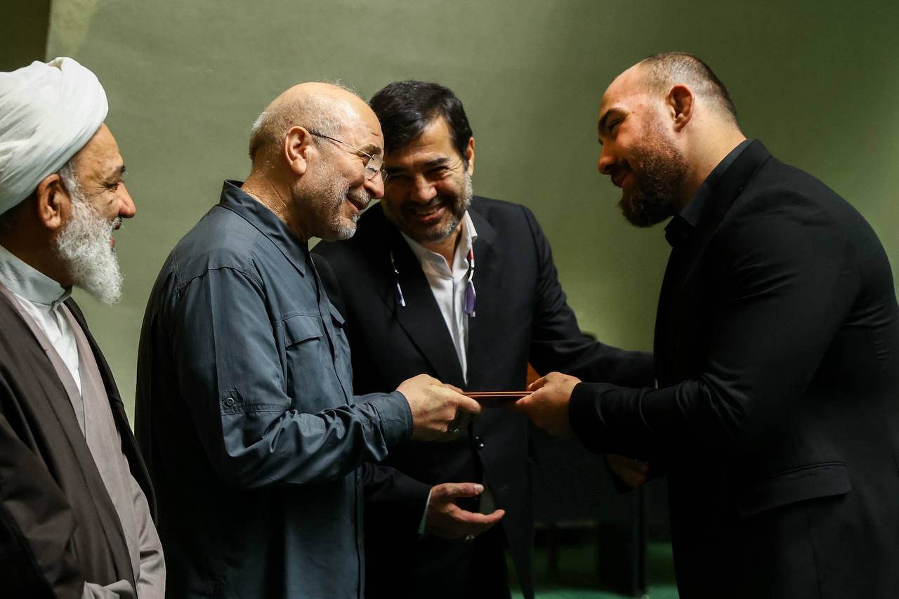 تقدیر از مدال‌آوران، کادر فنی و مسئولان تیم‌های ملی کشتی آزاد و فرنگی