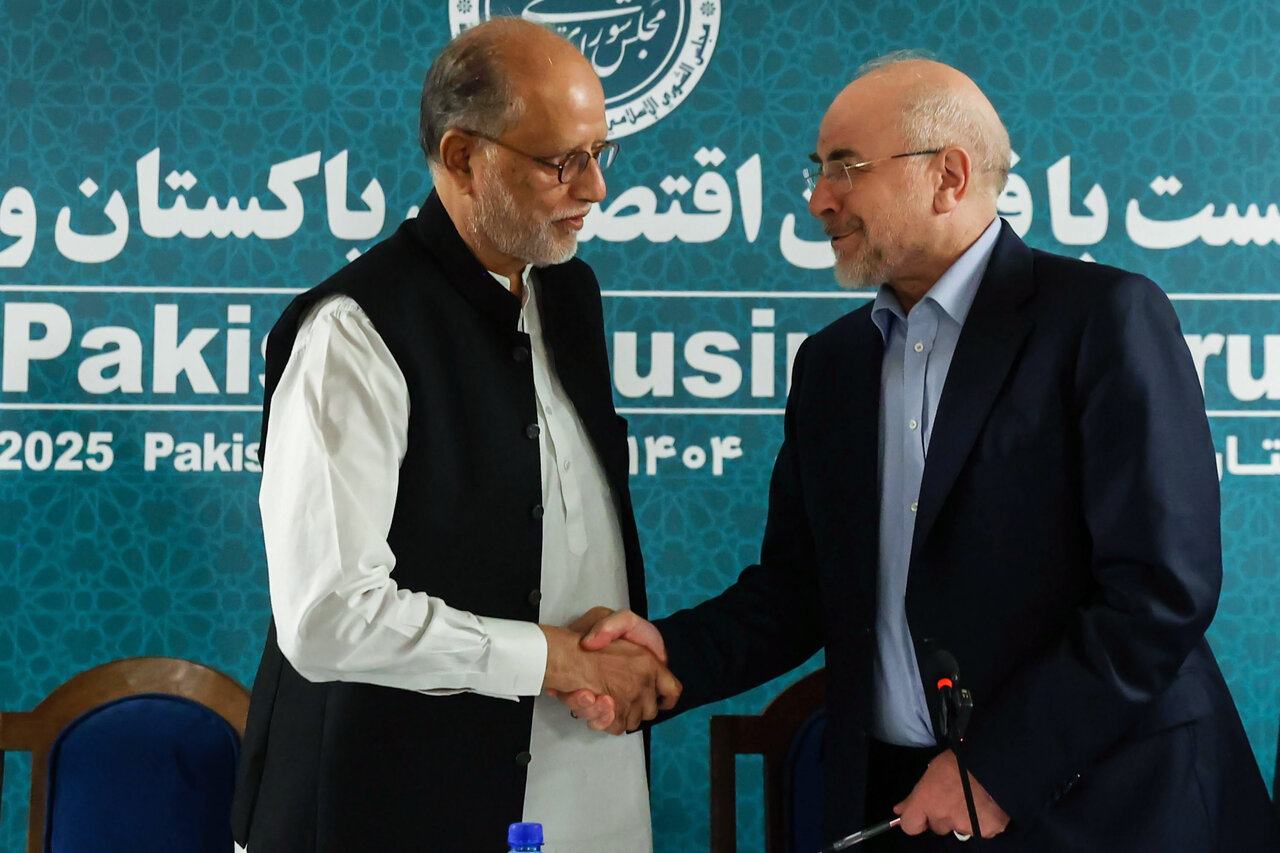 نشست قالیباف با فعالان اقتصادی پاکستان و ایران