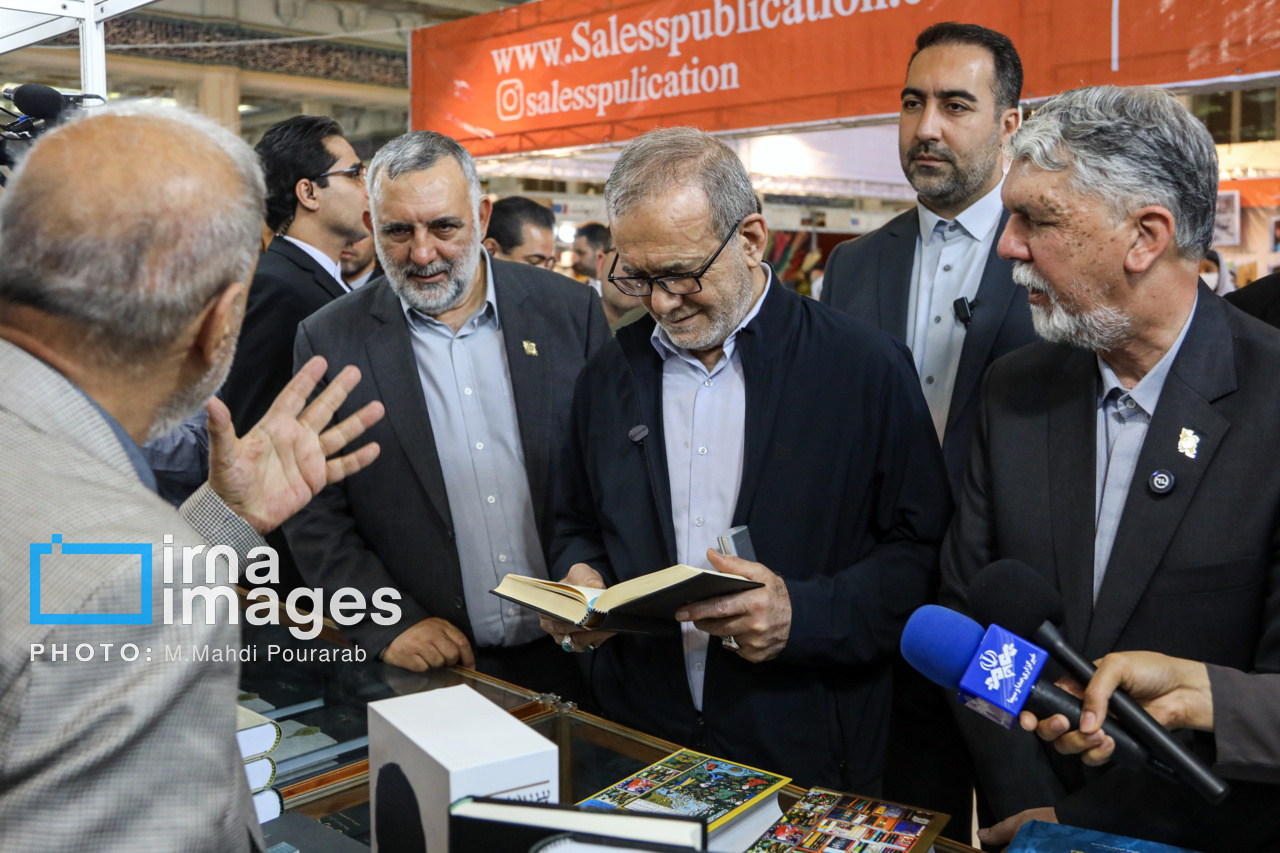 بازدید رئیس جمهور از نمایشگاه کتاب