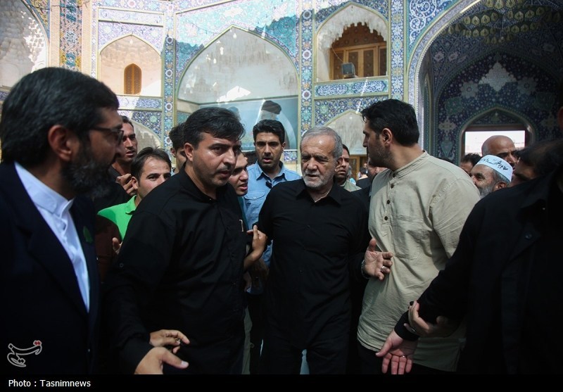 رئیس‌جمهور به زیارت حرم حضرت معصومه(س) مشرف شد