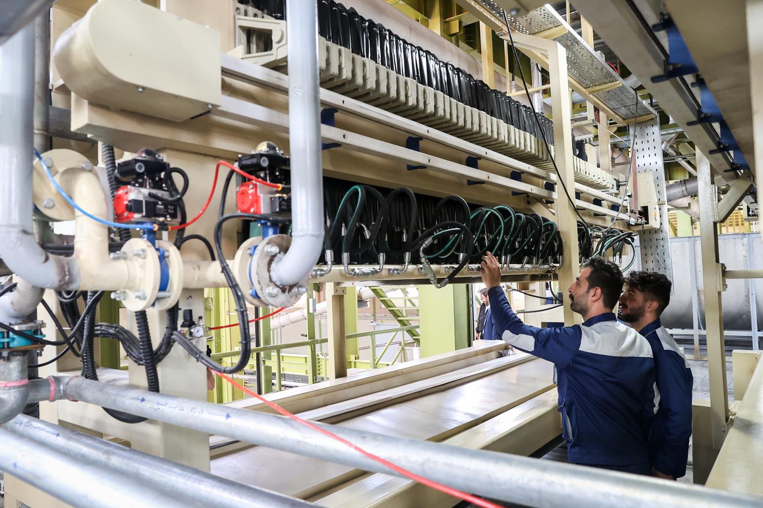 سفر نظارتی قالیباف به شهرستان اهر و بازدید از کارخانه قند و شکر ارسباران