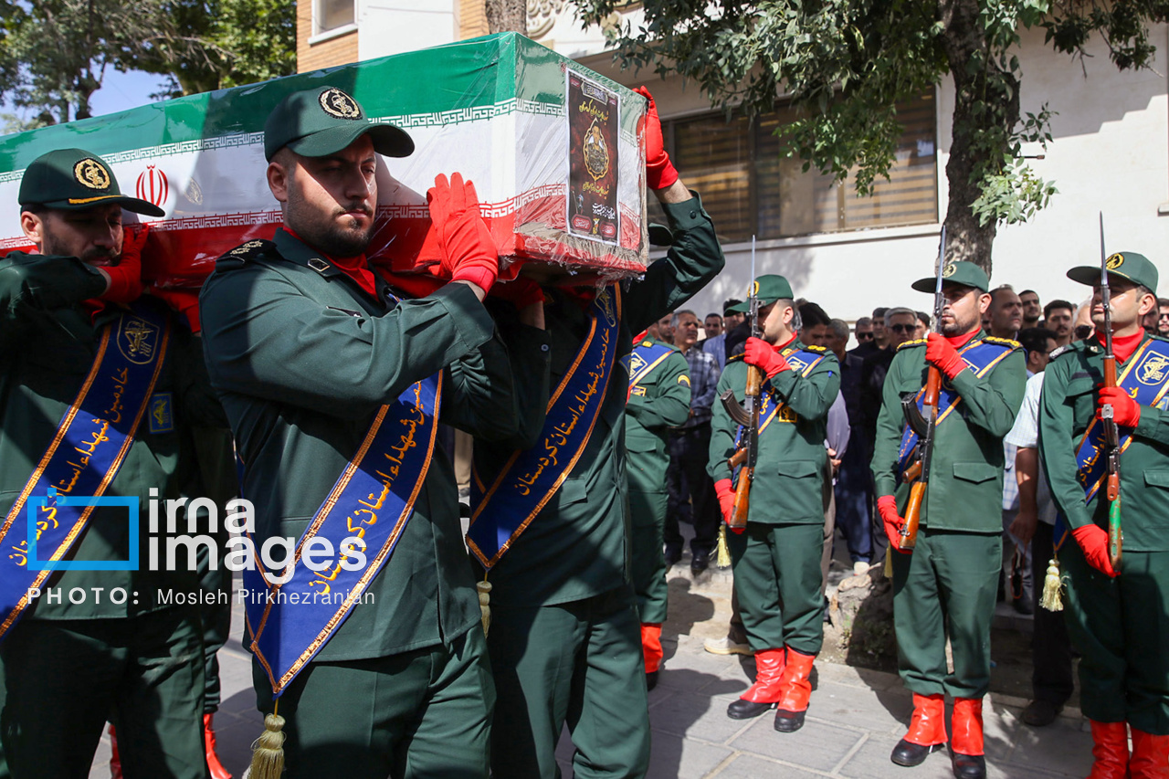 تشییع پیکر شهید مدافع وطن در سنندج