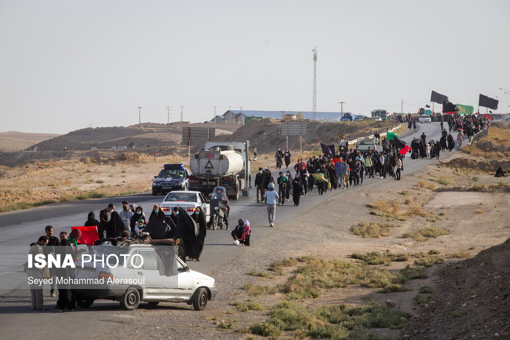 پیاده روی زائران امام رضا