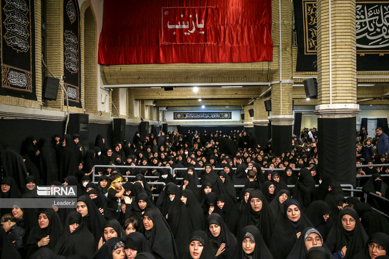 دومین شب عزاداری اباعبدالله با حضور رهبر انقلاب