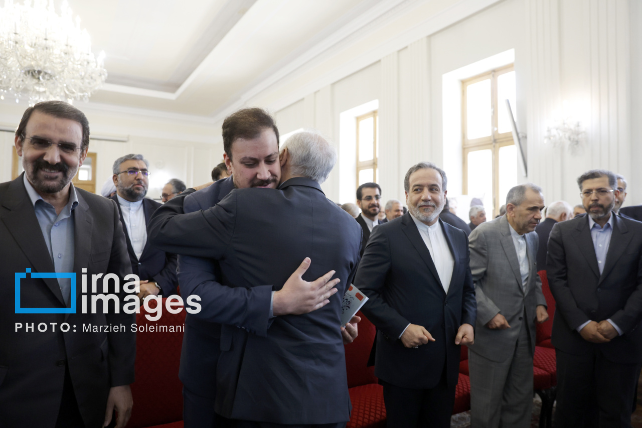 رونمایی از سردیس شهید امیرعبداللهیان در وزارت خارجه
