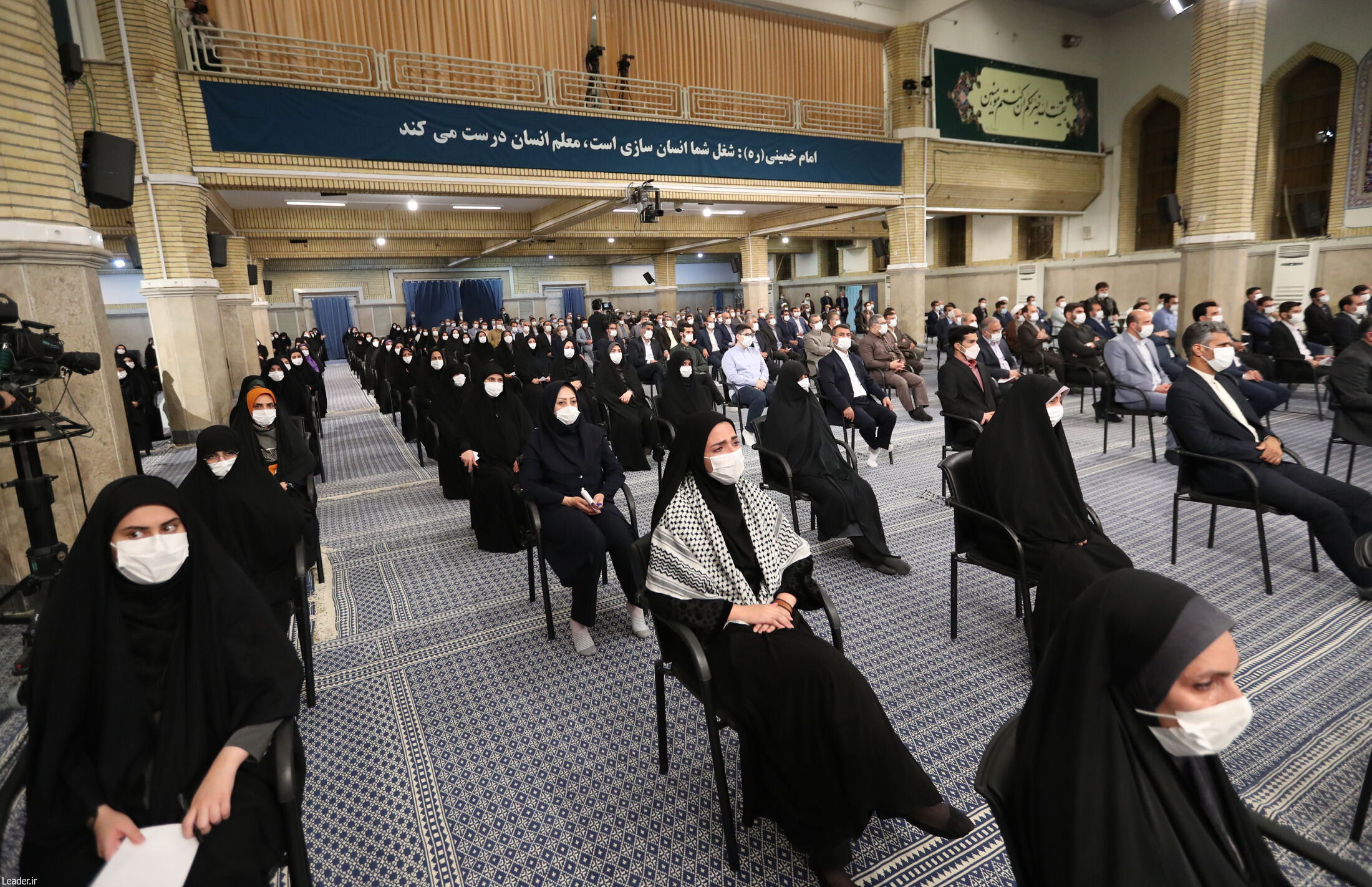 دیدار جمعی از معلمان و فرهنگیان با رهبر انقلاب