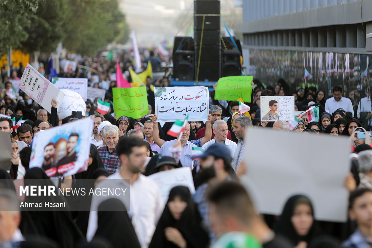 راهپیمایی «مدافعان حریم خانواده» در مشهد