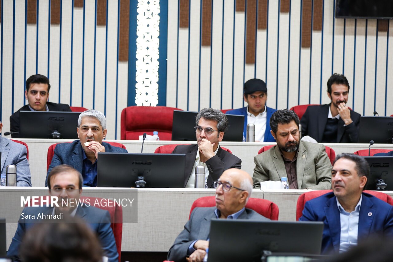 نشست هم اندیشی نخبگانی با حضور مقامات