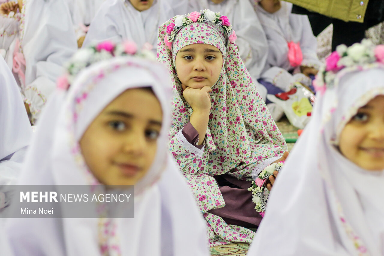 «جشن تکلیف» دانش آموزان دختر در تبریز