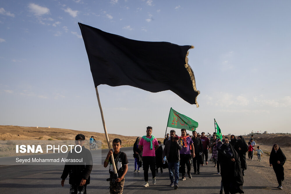 پیاده روی زائران امام رضا