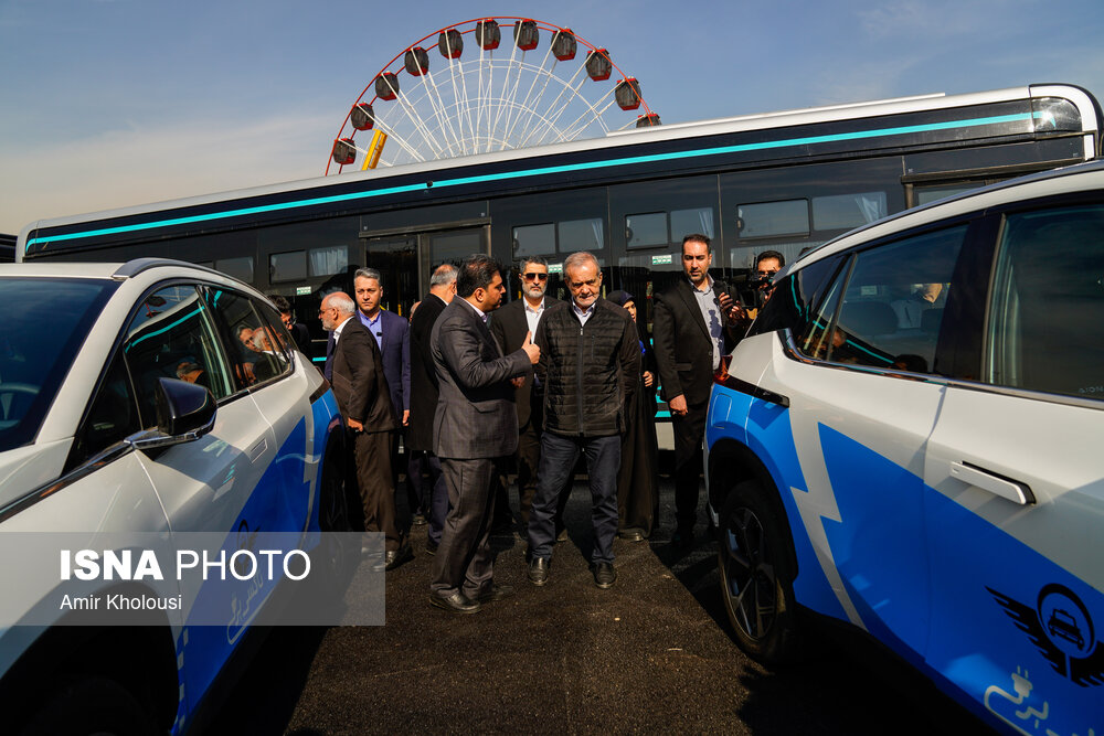 مراسم رونمایی از نخستین بسته حمل و نقل عمومی برقی تهران