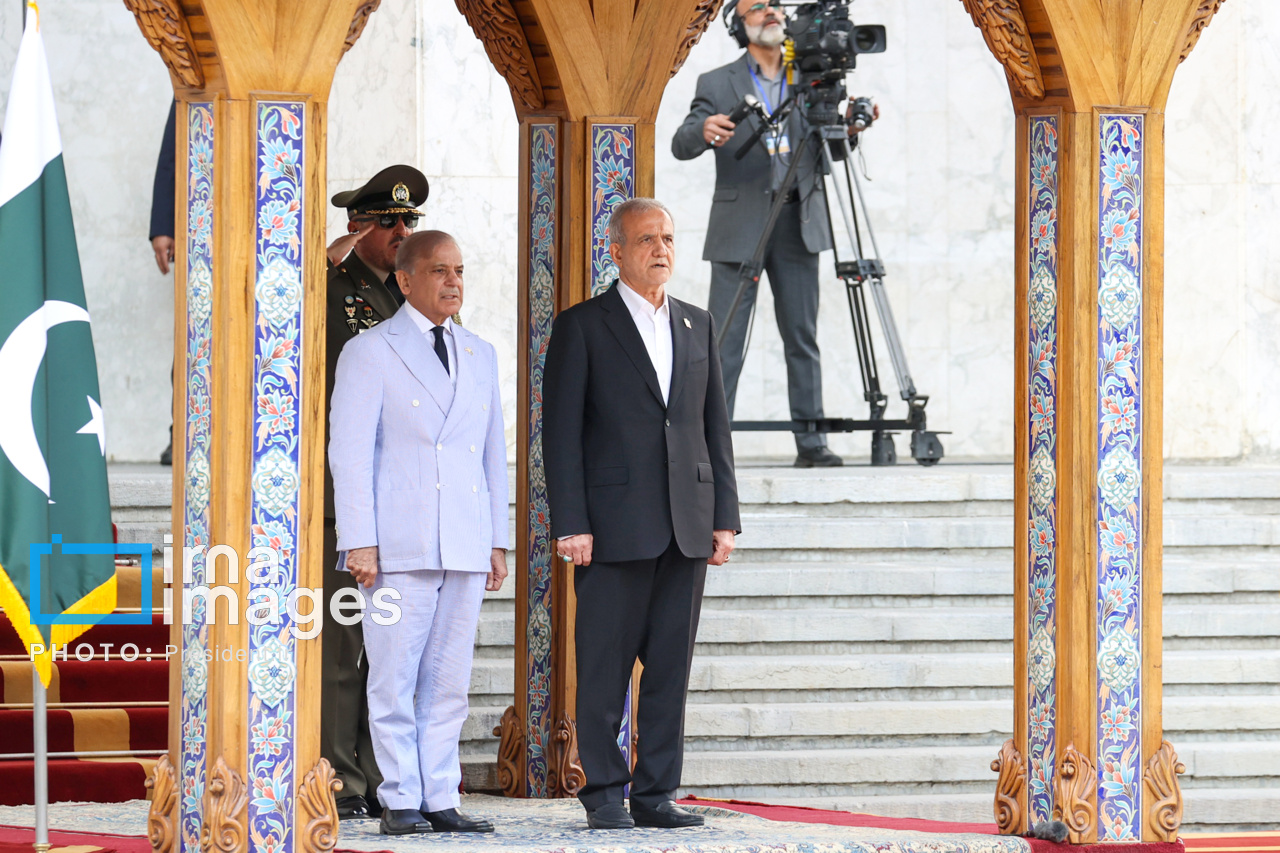 استقبال رسمی از نخست‌وزیر پاکستان