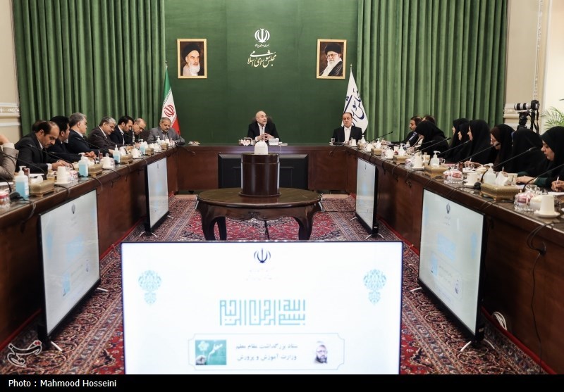تقدیر از معلمان نمونه با حضور قالیباف